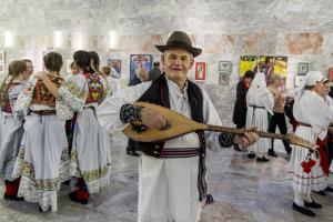 34